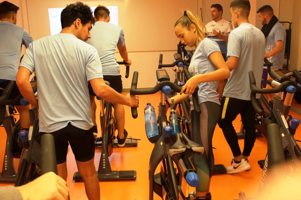 Fitness Tecnológico para Centros Educativos - 1819_spinning-alumnes_1.jpg